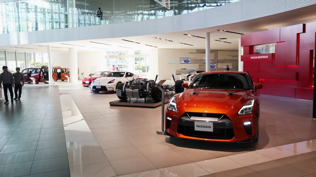 a car showroom filled with lots of cars