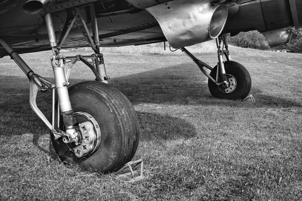 wheels, landing, gear, aircraft, mechanical, flying, dc-3
