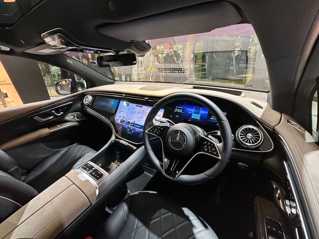 Mercedes-Benz EQS opulent interior