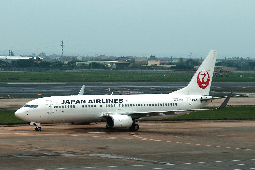 Japan Airlines Boeing 737-800
