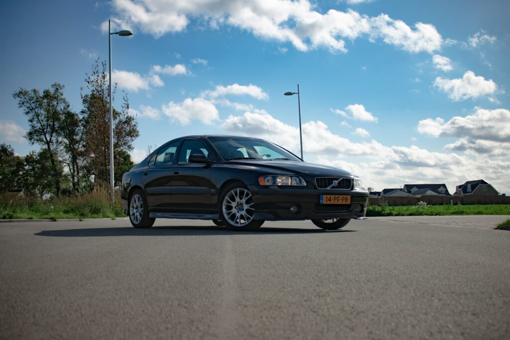 black bmw x 6 on road during daytime