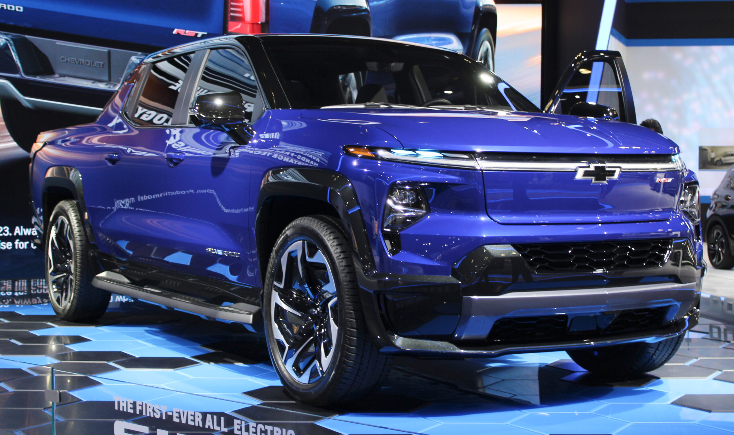 Next-Gen Chevrolet Silverado Design Uncovered in Patent Leaks