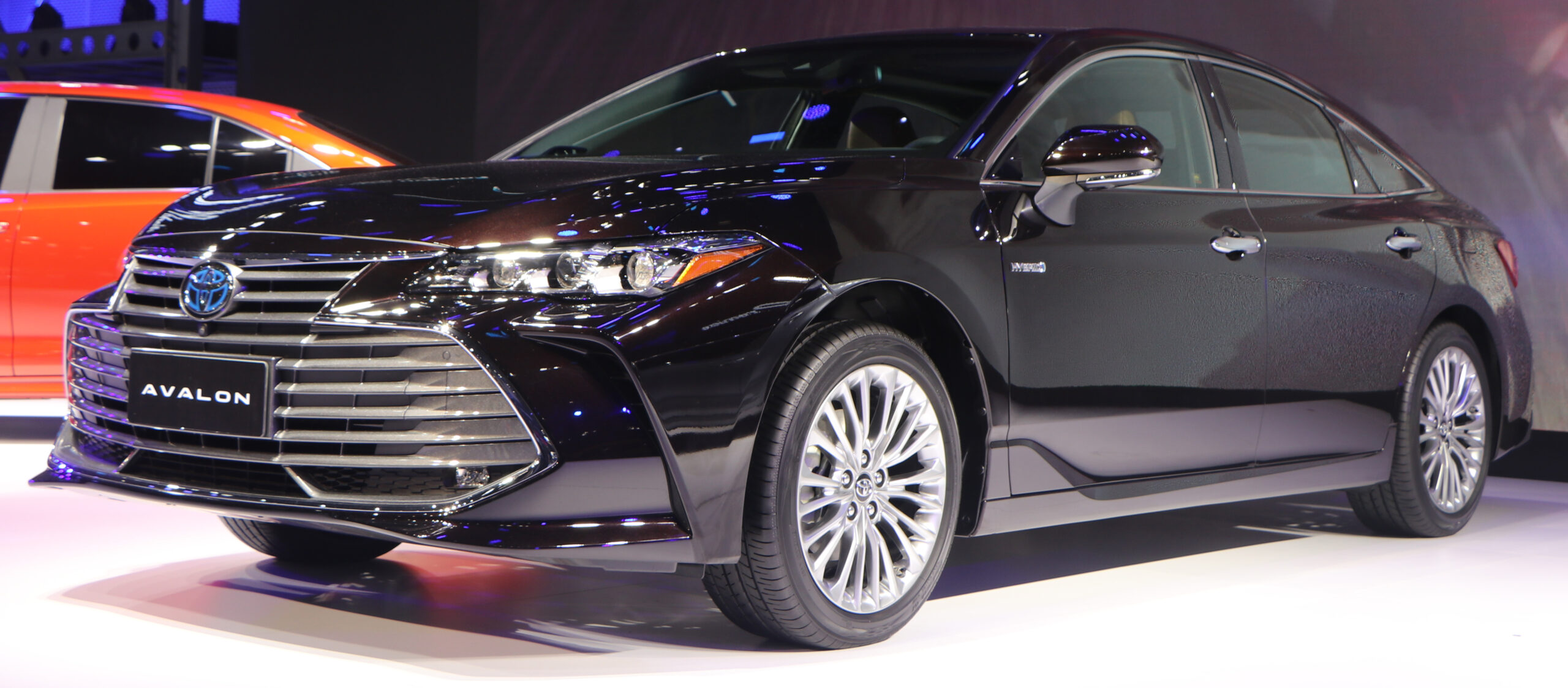 Avalon Hybrid: The Sedan Blending Quiet Comfort and 58 MPG