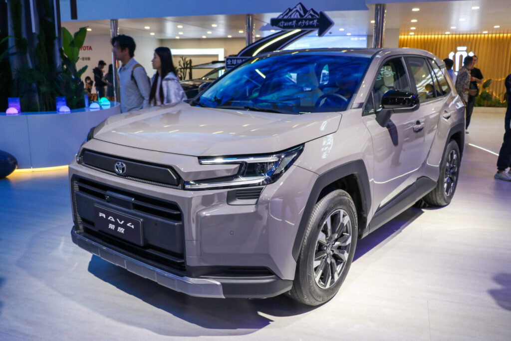2026 Toyota RAV4 Redesign: New Hybrid Powertrains, Upgraded Tech, and Dynamic Driving